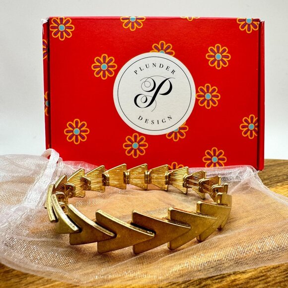 Plunder Design Dixie Bracelet - Chic Arrow Pattern Gold-Tone Metal Adjustable Fi - Picture 1 of 5